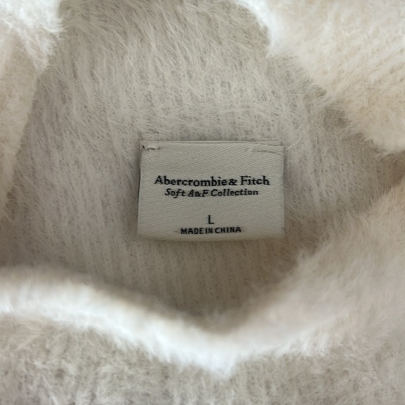 Abercombie & Fitch Sweater - Picture 4 of 7